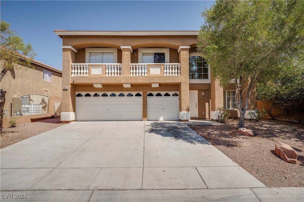 view of front of property featuring a garage