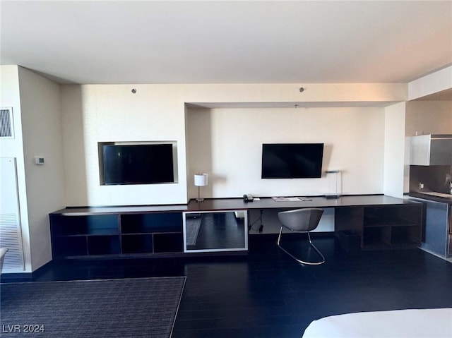 office area featuring dark wood-style floors, built in study area, and visible vents