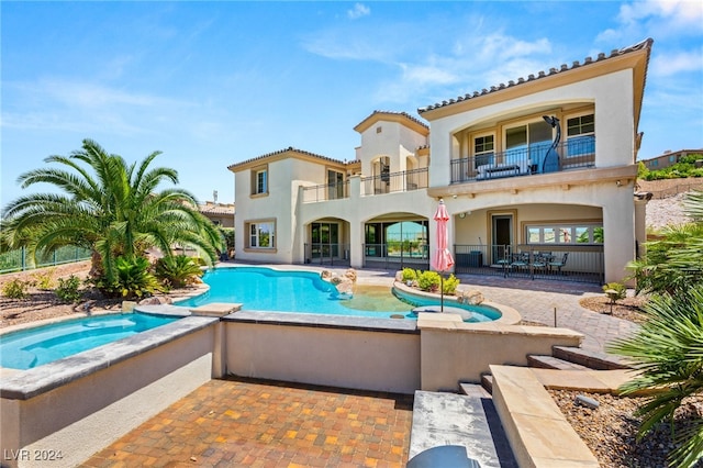 view of swimming pool with an in ground hot tub and a patio area