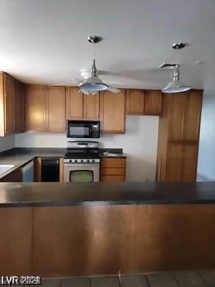 kitchen with ceiling fan and black appliances