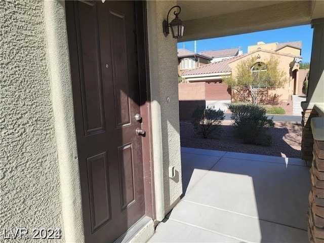 view of exterior entry with stucco siding