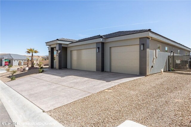 view of front facade featuring a garage