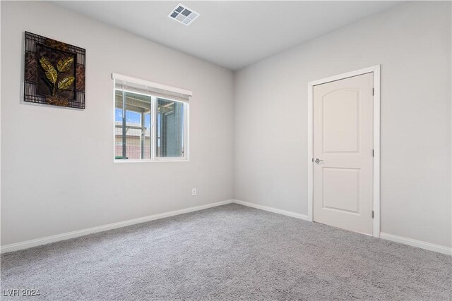 spare room featuring carpet floors