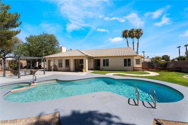 view of pool featuring a patio, an in ground hot tub, and a lawn