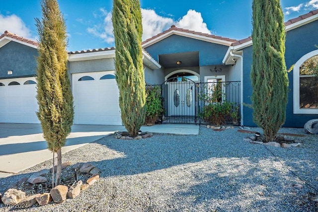 view of front facade featuring a garage