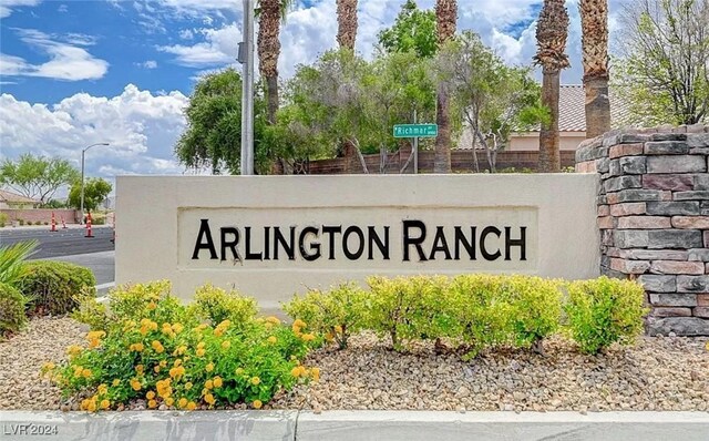 view of community / neighborhood sign