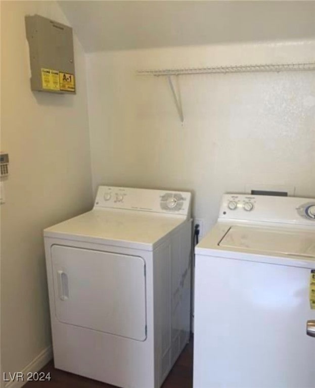 washroom with washing machine and dryer