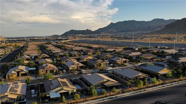 bird's eye view with a mountain view