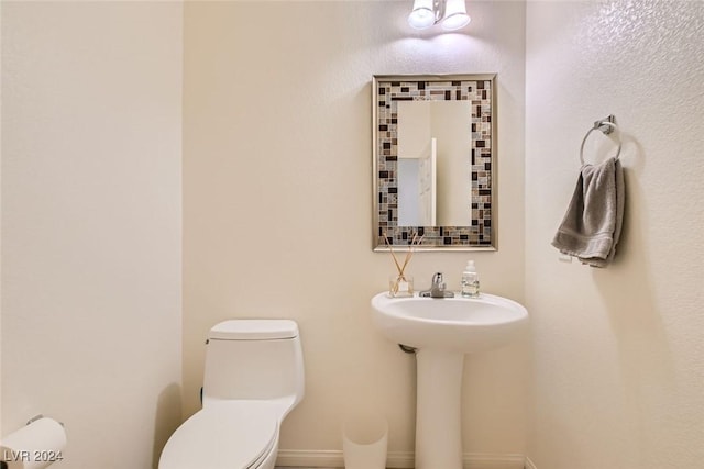 bathroom featuring toilet and sink