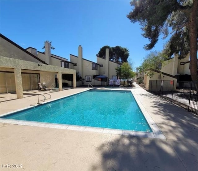 view of swimming pool featuring a patio