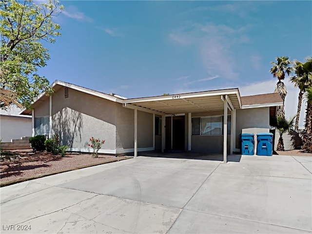 view of front facade featuring a carport