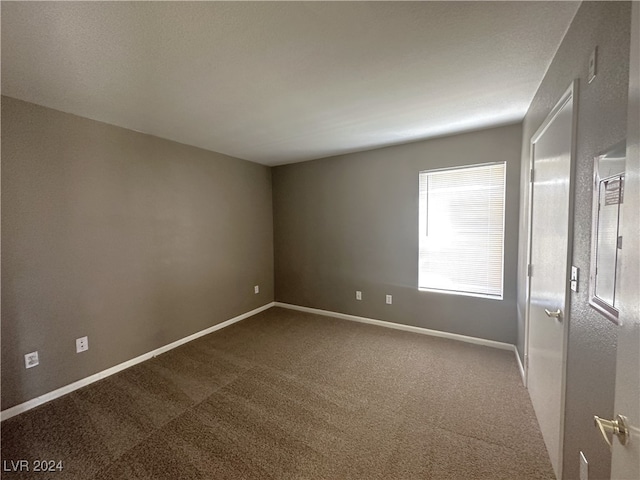 unfurnished room featuring carpet floors