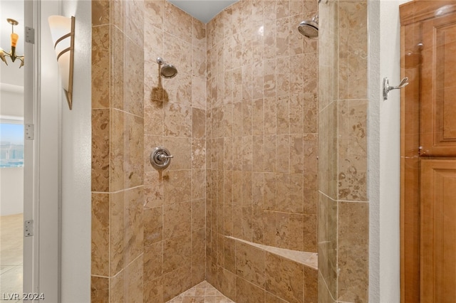 bathroom featuring tiled shower