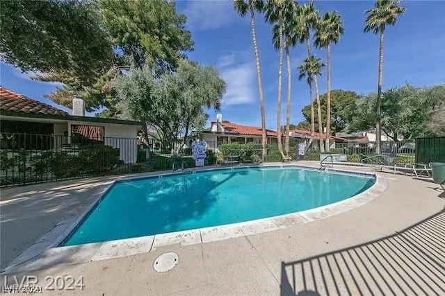 view of swimming pool