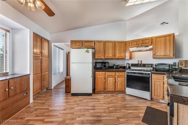 kitchen featuring sink, white appliances, ceiling fan, and light wood-type flooring