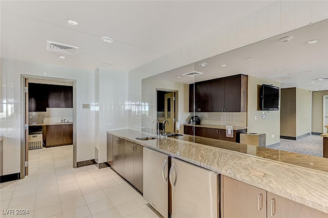 kitchen featuring recessed lighting, visible vents, a sink, and decorative backsplash