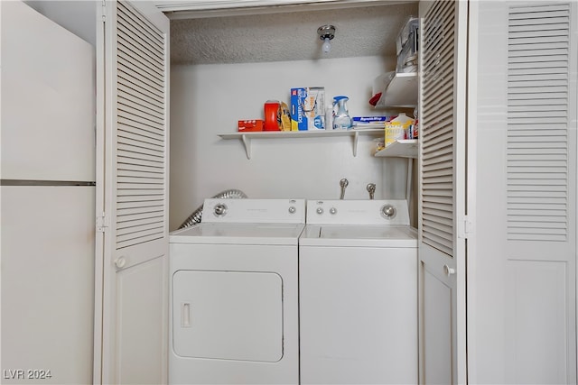 washroom featuring a textured ceiling and separate washer and dryer