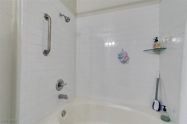 bathroom featuring shower / tub combo