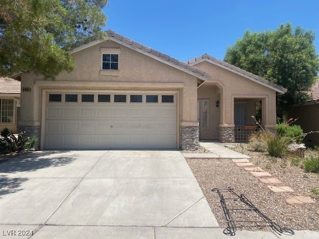 view of front facade featuring a garage