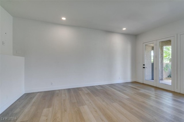 unfurnished room featuring light wood finished floors, recessed lighting, and baseboards