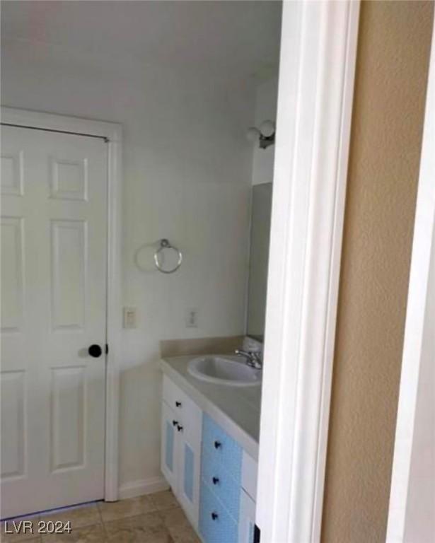 1700 Ravanusa Dr, Henderson, NV 89052 - bathroom featuring vanity and a textured wall