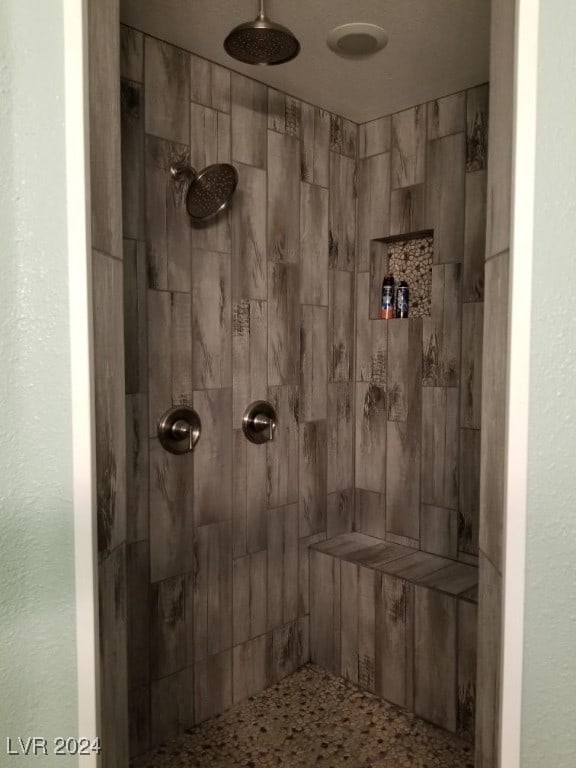 bathroom featuring a tile shower