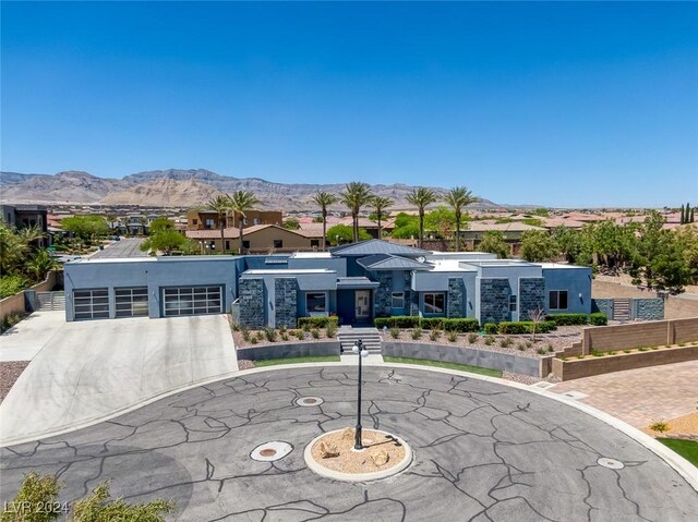 view of front of house featuring a mountain view