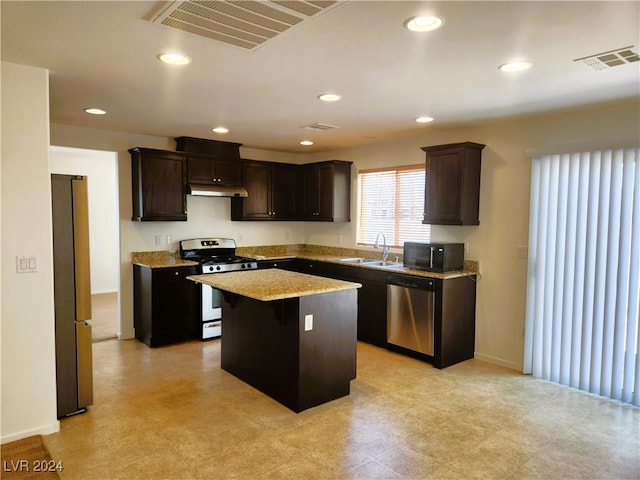 kitchen with visible vents, appliances with stainless steel finishes, a sink, and a center island