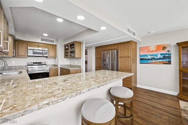 3111 Bel Air Dr Unit 8A, Las Vegas, NV 89109 - kitchen featuring stainless steel appliances, a sink, baseboards, recessed lighting, and a peninsula
