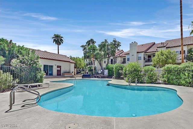 view of swimming pool