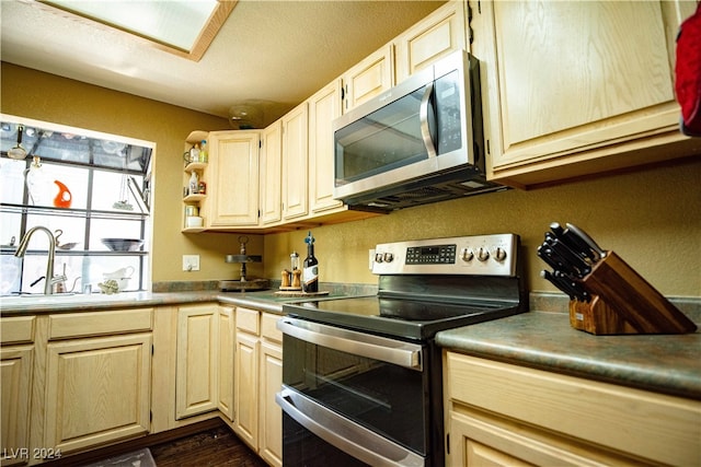 kitchen featuring sink, appliances with stainless steel finishes, and dark wood-type flooring