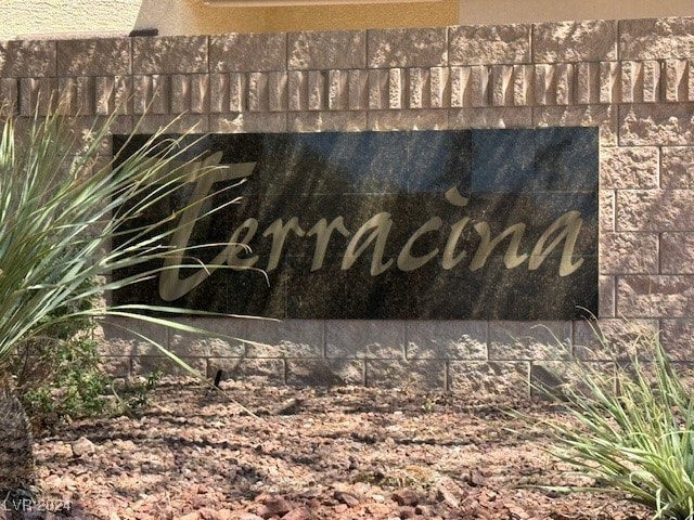 view of community / neighborhood sign