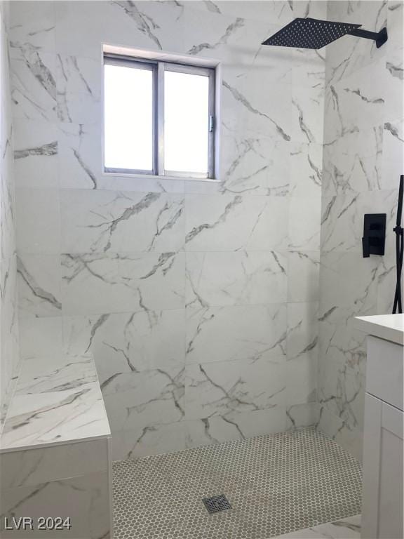 bathroom featuring a tile shower