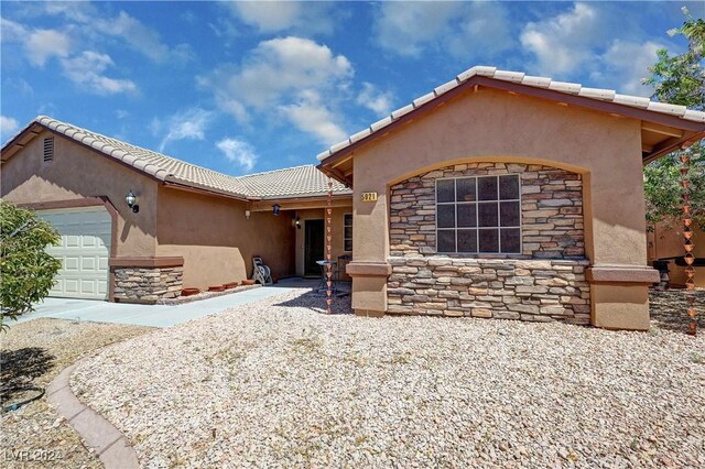 view of front of house with a garage