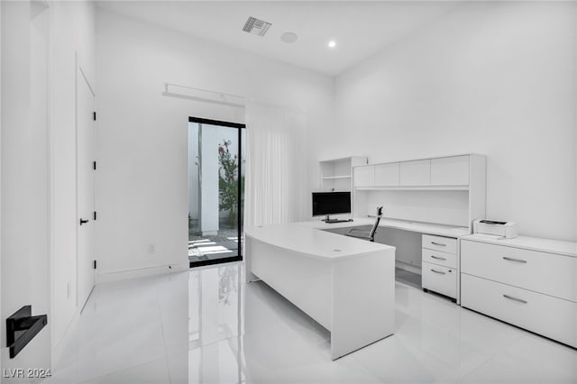 office area featuring visible vents and built in study area