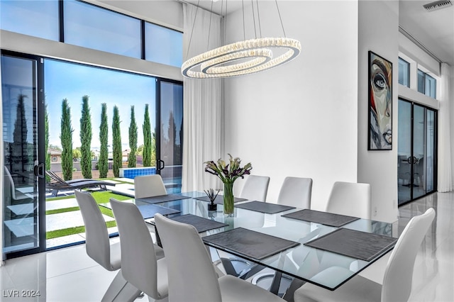 dining room featuring visible vents and an inviting chandelier