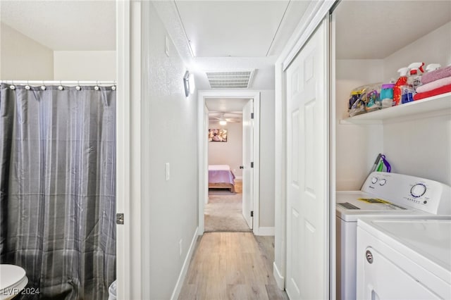 laundry room featuring ceiling fan, light hardwood / wood-style floors, and washing machine and clothes dryer