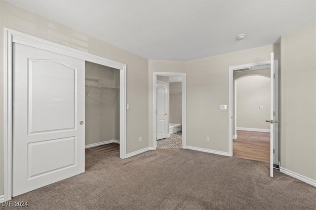 unfurnished bedroom with carpet flooring and a closet