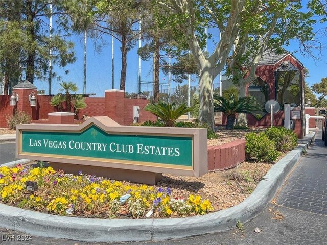 view of community / neighborhood sign