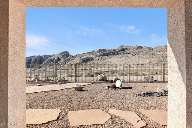 view of yard with a mountain view