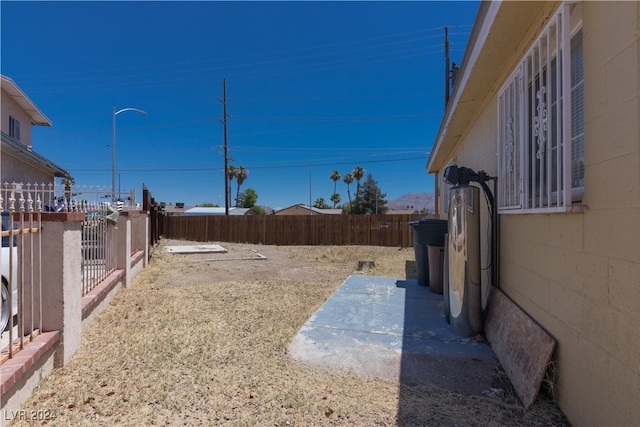 view of yard with a patio area