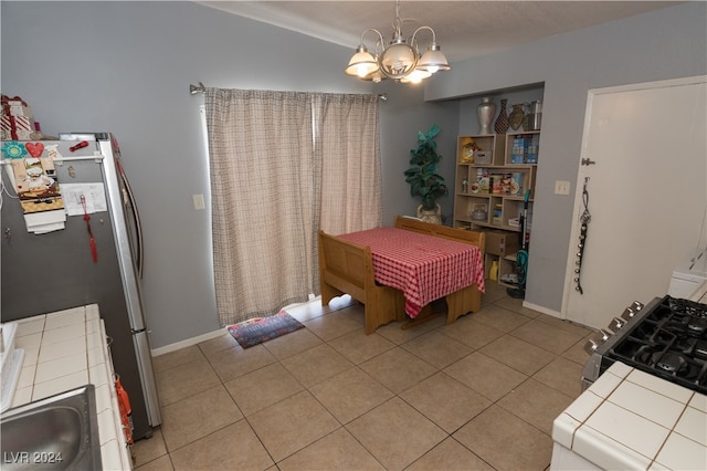 dining area with sink, a chandelier, and light tile patterned floors