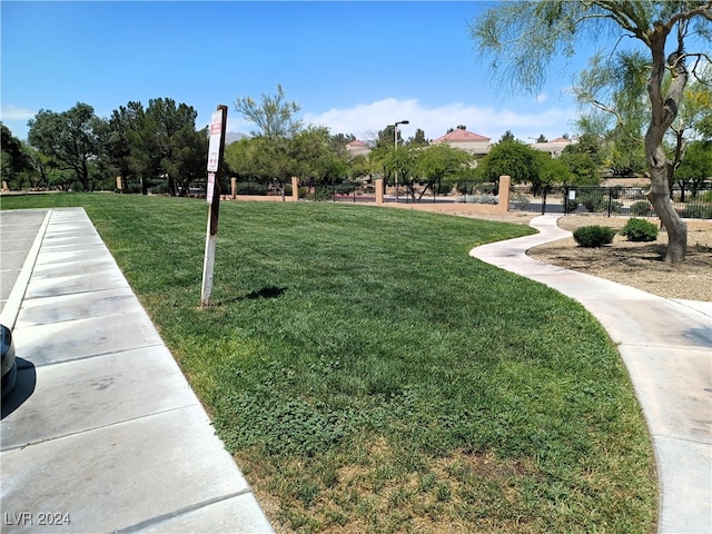 view of property's community featuring a yard