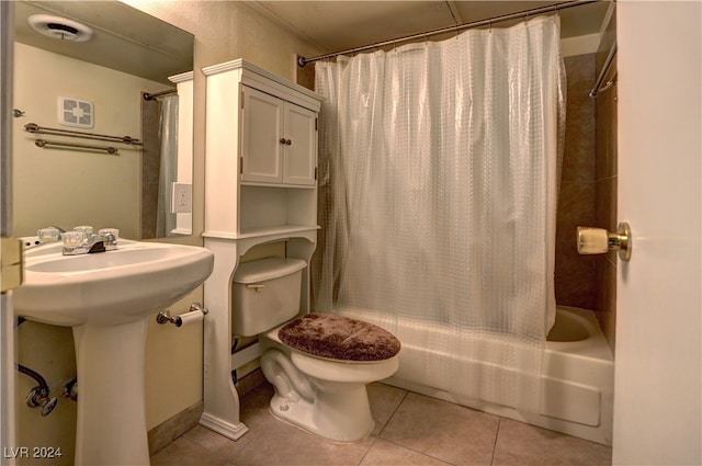 full bathroom featuring visible vents, shower / bath combo with shower curtain, toilet, and tile patterned floors