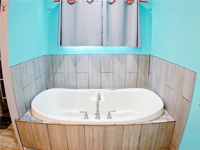 bathroom featuring a washtub