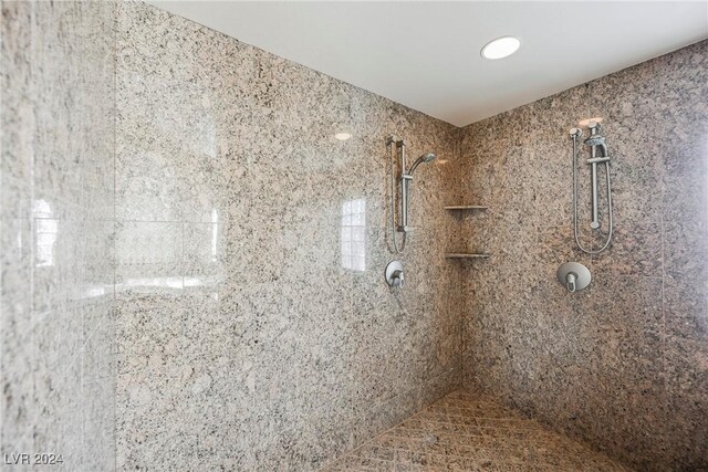 bathroom featuring tiled shower