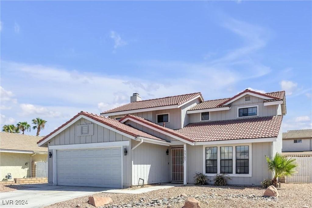 view of front of property featuring a garage