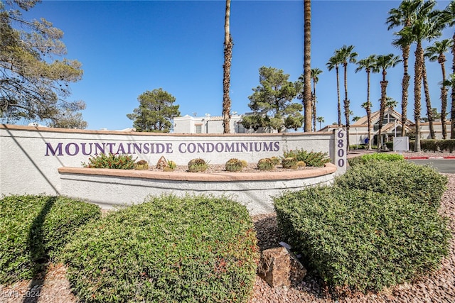 view of community / neighborhood sign