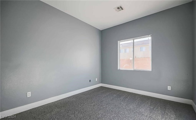 unfurnished room with carpet