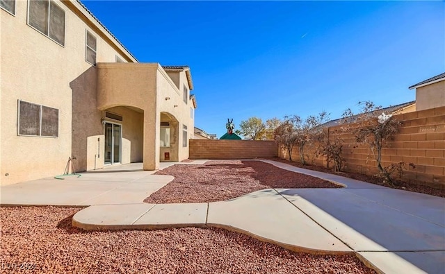 view of yard with a patio